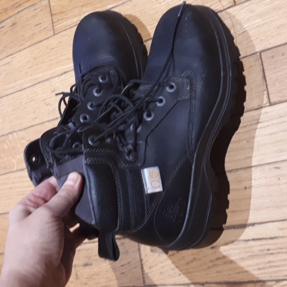 Steel toe Caterpillar womens leather work boots size 8 1/2